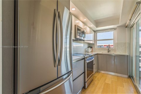 Condo in Hallandale Beach, Florida, 1 bedroom  № 1429662 - photo 9