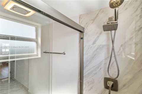 Condo in Hallandale Beach, Florida, 1 bedroom  № 1429662 - photo 20