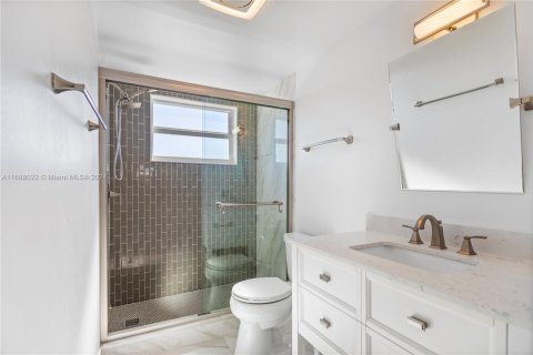 Condo in Hallandale Beach, Florida, 1 bedroom  № 1429662 - photo 19