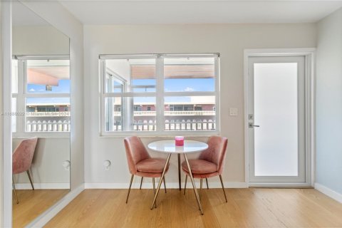 Condo in Hallandale Beach, Florida, 1 bedroom  № 1429662 - photo 6