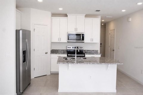 Touwnhouse à louer à Clermont, Floride: 3 chambres, 137.96 m2 № 2359398 - photo 3