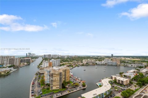 Купить кондоминиум в Халландейл-Бич, Флорида 2 спальни, 94.76м2, № 1939469 - фото 25