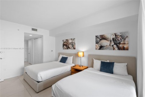 Купить кондоминиум в Халландейл-Бич, Флорида 2 спальни, 94.76м2, № 1939469 - фото 9