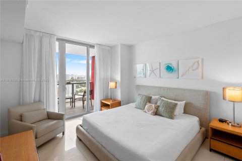 Купить кондоминиум в Халландейл-Бич, Флорида 2 спальни, 94.76м2, № 1939469 - фото 17