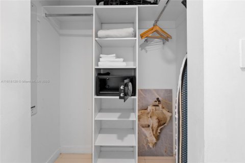 Купить кондоминиум в Халландейл-Бич, Флорида 2 спальни, 94.76м2, № 1939469 - фото 20