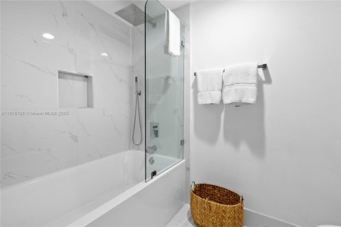 Купить кондоминиум в Халландейл-Бич, Флорида 2 спальни, 94.76м2, № 1939469 - фото 19