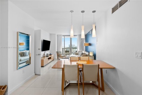 Купить кондоминиум в Халландейл-Бич, Флорида 2 спальни, 94.76м2, № 1939469 - фото 2