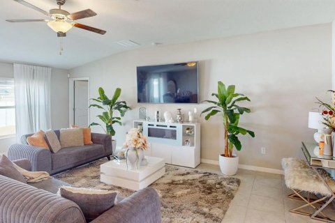 House in Ruskin, Florida 4 bedrooms, 179.77 sq.m. № 1564007 - photo 13