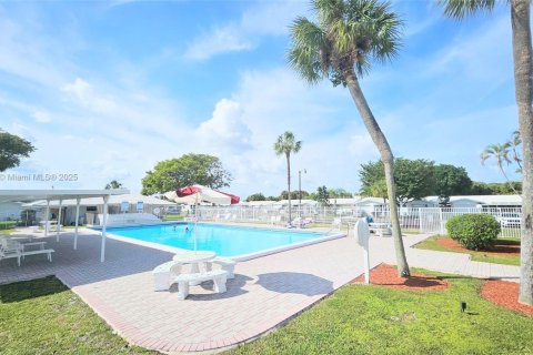 Villa ou maison à vendre à Pompano Beach, Floride: 2 chambres, 123.65 m2 № 1964707 - photo 29