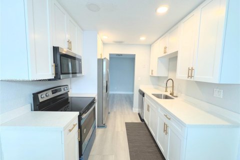 Villa ou maison à vendre à Pompano Beach, Floride: 2 chambres, 123.65 m2 № 1964707 - photo 20