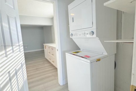 Villa ou maison à vendre à Pompano Beach, Floride: 2 chambres, 123.65 m2 № 1964707 - photo 26