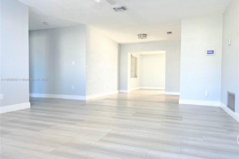 Villa ou maison à vendre à Pompano Beach, Floride: 2 chambres, 123.65 m2 № 1964707 - photo 7