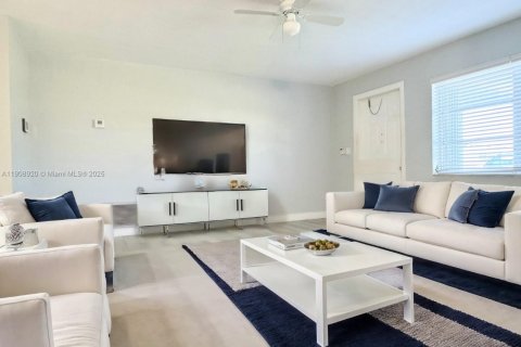 Villa ou maison à vendre à Pompano Beach, Floride: 2 chambres, 123.65 m2 № 1964707 - photo 5