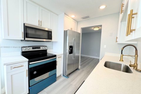 Villa ou maison à vendre à Pompano Beach, Floride: 2 chambres, 123.65 m2 № 1964707 - photo 21