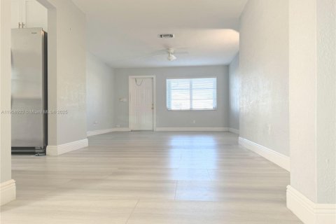 Villa ou maison à vendre à Pompano Beach, Floride: 2 chambres, 123.65 m2 № 1964707 - photo 10