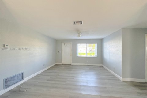 Villa ou maison à vendre à Pompano Beach, Floride: 2 chambres, 123.65 m2 № 1964707 - photo 6