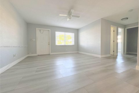 Villa ou maison à vendre à Pompano Beach, Floride: 2 chambres, 123.65 m2 № 1964707 - photo 3