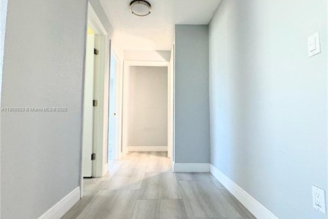 Villa ou maison à vendre à Pompano Beach, Floride: 2 chambres, 123.65 m2 № 1964707 - photo 9