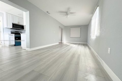 Villa ou maison à vendre à Pompano Beach, Floride: 2 chambres, 123.65 m2 № 1964707 - photo 17