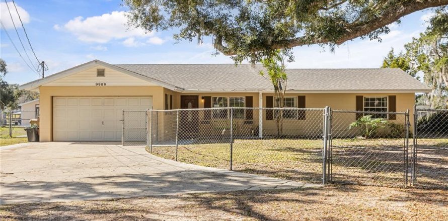 Villa ou maison à Clermont, Floride 4 chambres, 256.04 m2 № 2197168