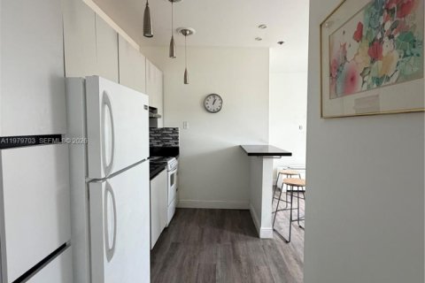 Condo in Miami Beach, Florida  № 2043521 - photo 11