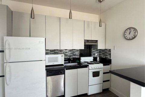 Condo in Miami Beach, Florida  № 2043521 - photo 3