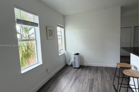 Condo in Miami Beach, Florida  № 2043521 - photo 8