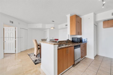 Condo in Sunny Isles Beach, Florida, 3 bedrooms  № 1785842 - photo 17