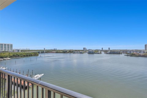 Condo in Sunny Isles Beach, Florida, 3 bedrooms  № 1785842 - photo 1