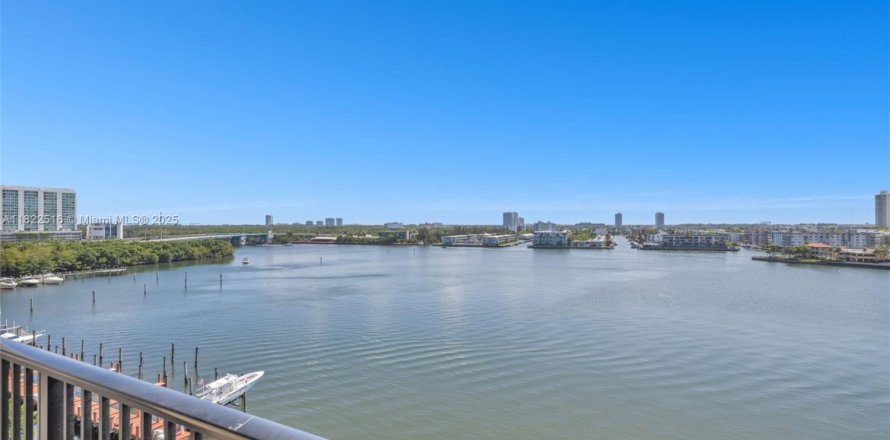 Condo in Sunny Isles Beach, Florida, 3 bedrooms  № 1785842