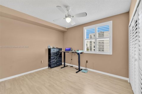 Condo in Sunny Isles Beach, Florida, 3 bedrooms  № 1785842 - photo 22