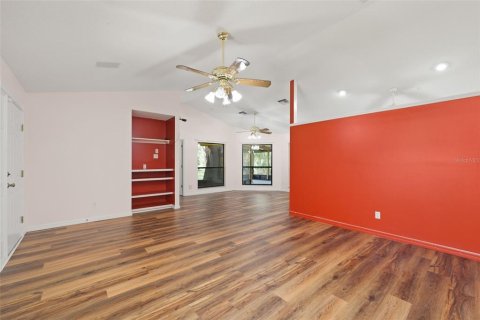 House in Lake Panasoffkee, Florida 2 bedrooms, 142.33 sq.m. № 1854190 - photo 10