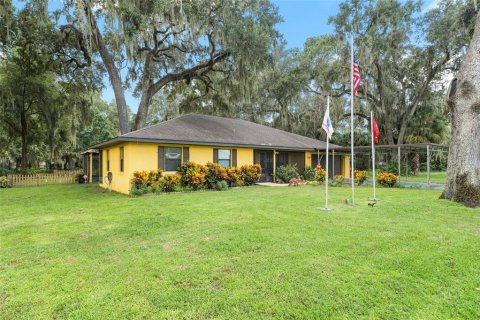 House in Lake Panasoffkee, Florida 2 bedrooms, 142.33 sq.m. № 1854190 - photo 3