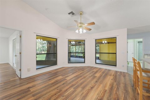 House in Lake Panasoffkee, Florida 2 bedrooms, 142.33 sq.m. № 1854190 - photo 12