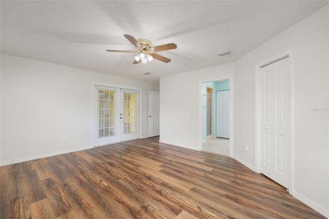 House in Lake Panasoffkee, Florida 2 bedrooms, 142.33 sq.m. № 1854190 - photo 17