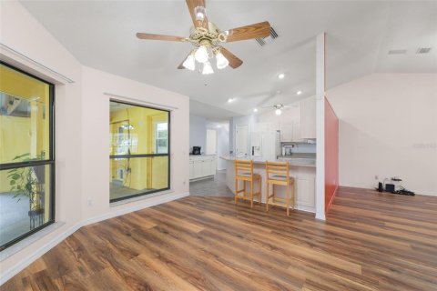 House in Lake Panasoffkee, Florida 2 bedrooms, 142.33 sq.m. № 1854190 - photo 11