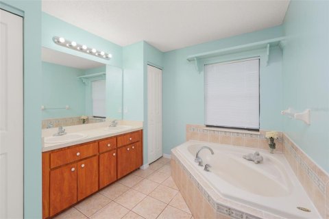 House in Lake Panasoffkee, Florida 2 bedrooms, 142.33 sq.m. № 1854190 - photo 18