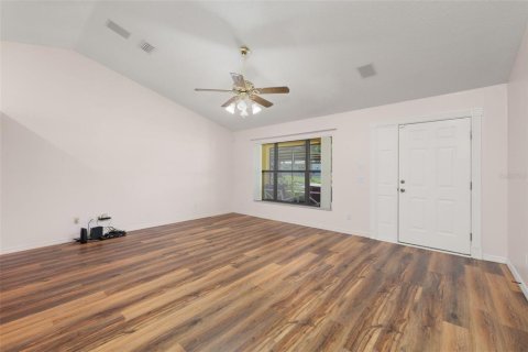 House in Lake Panasoffkee, Florida 2 bedrooms, 142.33 sq.m. № 1854190 - photo 8