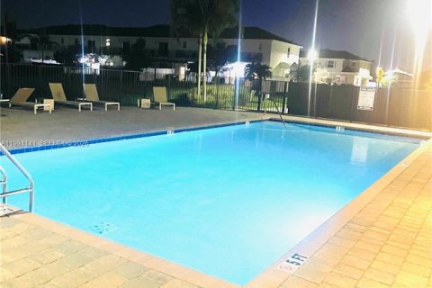 Touwnhouse à vendre à Homestead, Floride: 4 chambres, 169.64 m2 № 2055848 - photo 3