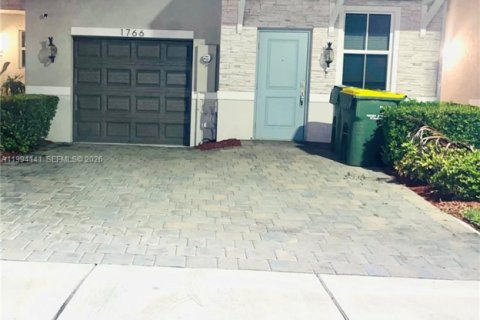 Touwnhouse à vendre à Homestead, Floride: 4 chambres, 169.64 m2 № 2055848 - photo 1