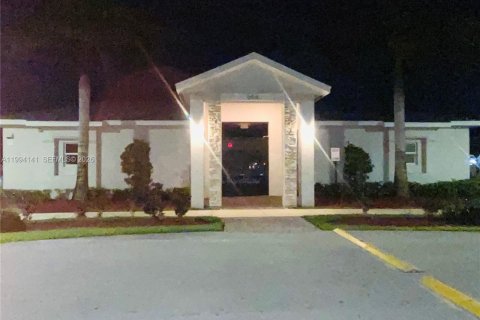 Touwnhouse à vendre à Homestead, Floride: 4 chambres, 169.64 m2 № 2055848 - photo 2