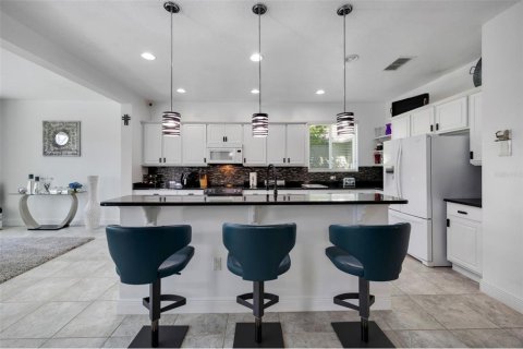 Casa en venta en Orlando, Florida, 4 dormitorios, 231.79 m2 № 1659870 - foto 13