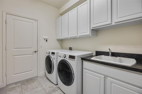 Casa en venta en Orlando, Florida, 4 dormitorios, 231.79 m2 № 1659870 - foto 28