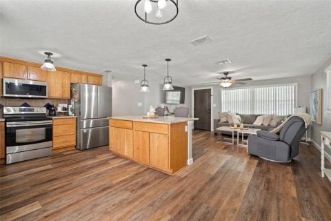 House in Valrico, Florida 3 bedrooms, 111.67 sq.m. № 1796668 - photo 3
