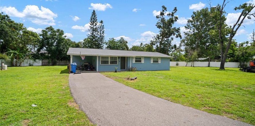 House in Valrico, Florida 3 bedrooms, 111.67 sq.m. № 1796668