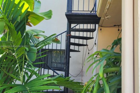 Villa ou maison à vendre à Miami, Floride: 4 chambres № 2023089 - photo 15