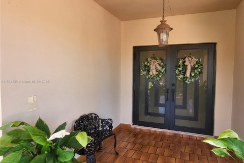 Villa ou maison à vendre à Miami, Floride: 4 chambres № 2023089 - photo 6