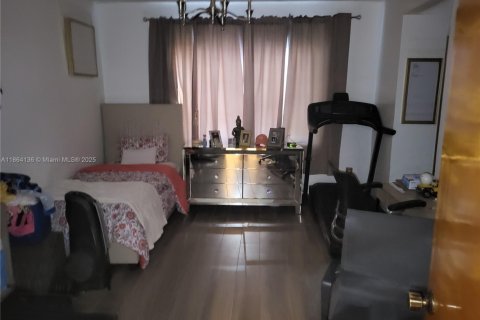 Villa ou maison à vendre à Miami, Floride: 4 chambres № 2023089 - photo 22