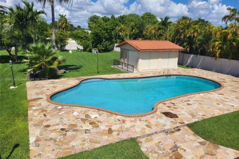Villa ou maison à vendre à Miami, Floride: 4 chambres № 2023089 - photo 4
