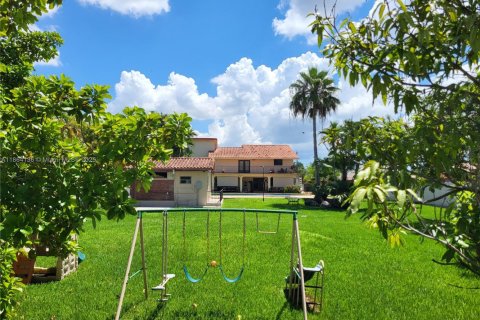 Villa ou maison à vendre à Miami, Floride: 4 chambres № 2023089 - photo 18
